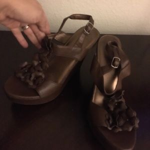 Flower wedges